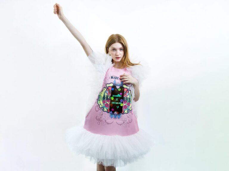 LG flaunts its stretchable displays on the catwalk